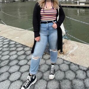 American Eagle High-Rise mom jeans distressed busted knees Medium wash 14